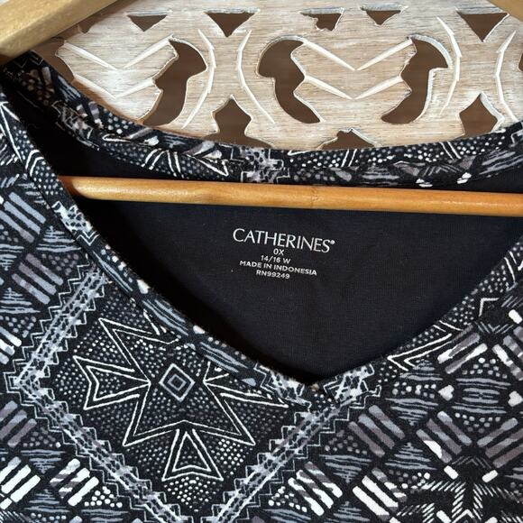 Catherines Womens 3/4 Sleeve Paisley Top Size 4X Black V Neck Fairy Grunge Boho - Picture 4 of 8